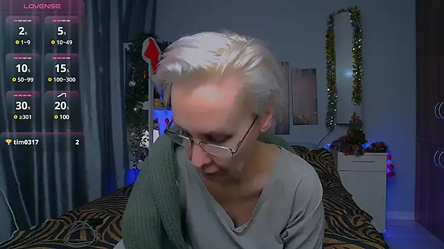 Snapshot of HelgaHimmell chatting on 4, 1, 2025 HelgaHimmell online show from 4, 1, 2025