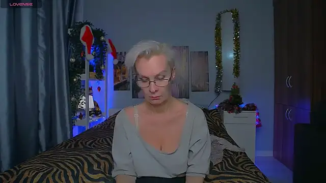 Snapshot of HelgaHimmell chatting on 5, 1, 2025 HelgaHimmell online show from 5, 1, 2025