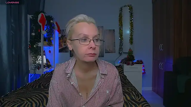 Snapshot of HelgaHimmell chatting on 5, 1, 2025 HelgaHimmell online show from 5, 1, 2025