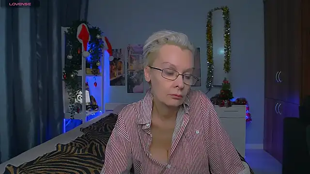Snapshot of HelgaHimmell chatting on 6, 1, 2025 HelgaHimmell online show from 6, 1, 2025