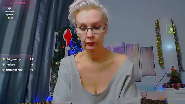 Snapshot of HelgaHimmell chatting on 11, 1, 2025 HelgaHimmell online show from 11, 1, 2025