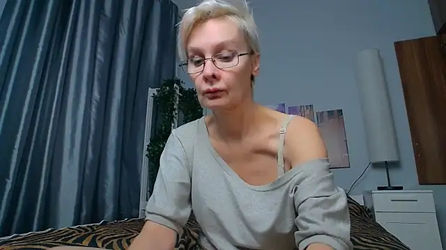 Snapshot of HelgaHimmell chatting on 3, 2, 2025 HelgaHimmell online show from 3, 2, 2025