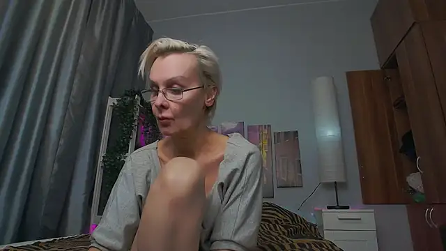Snapshot of HelgaHimmell chatting on 27, 2, 2025 HelgaHimmell online show from 27, 2, 2025