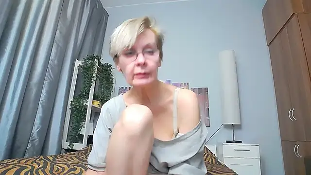 Snapshot of HelgaHimmell chatting on 5, 3, 2025 HelgaHimmell online show from 5, 3, 2025