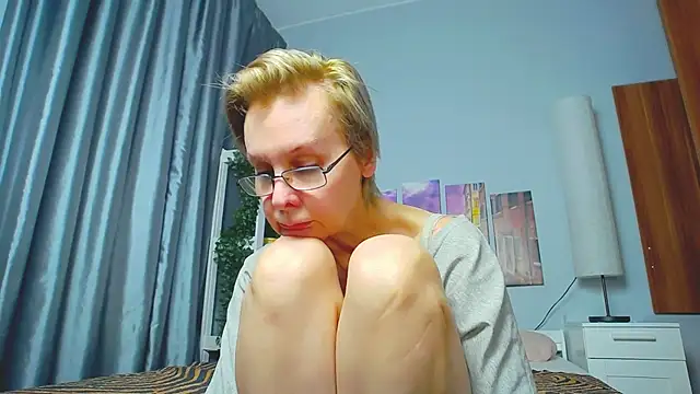 Snapshot of HelgaHimmell chatting on 10, 3, 2025 HelgaHimmell online show from 10, 3, 2025