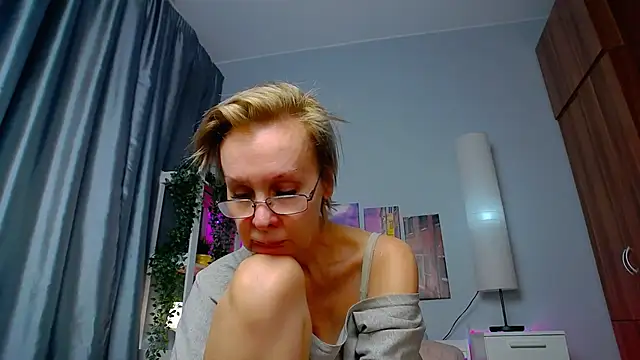 Snapshot of HelgaHimmell chatting on 11, 3, 2025 HelgaHimmell online show from 11, 3, 2025