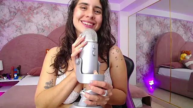 Snapshot of LexaDeRusso chatting on 8, 3, 2025 LexaDeRusso online show from 8, 3, 2025