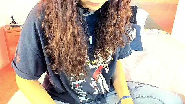 YenniferCurly online show from 6, 2, 2025