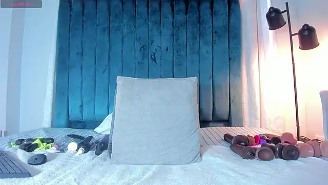 Snapshot of blondehorny69 chatting on 21, 11, 2025 blondehorny69 online show from 21, 11, 2025