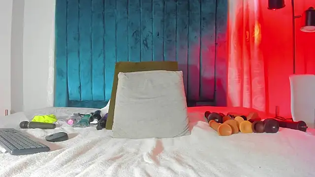 Snapshot of blondehorny69 chatting on 24, 11, 2025 blondehorny69 online show from 24, 11, 2025