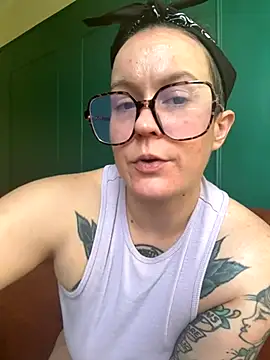 Snapshot of quinnmariexo chatting on 5, 10, 2025 quinnmariexo online show from 5, 10, 2025