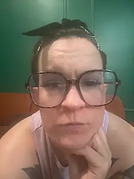 Snapshot of quinnmariexo chatting on 19, 10, 2025 quinnmariexo online show from 19, 10, 2025