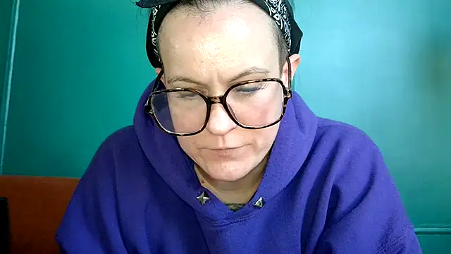 Snapshot of quinnmariexo chatting on 21, 10, 2025 quinnmariexo online show from 21, 10, 2025