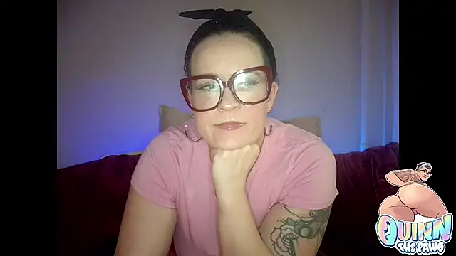 Snapshot of quinnmariexo chatting on 19, 11, 2025 quinnmariexo online show from 19, 11, 2025