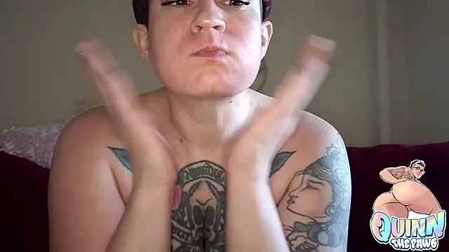 Snapshot of quinnmariexo chatting on 24, 11, 2025 quinnmariexo online show from 24, 11, 2025