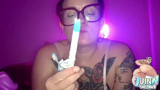 Snapshot of quinnmariexo chatting on 25, 11, 2025 quinnmariexo online show from 25, 11, 2025