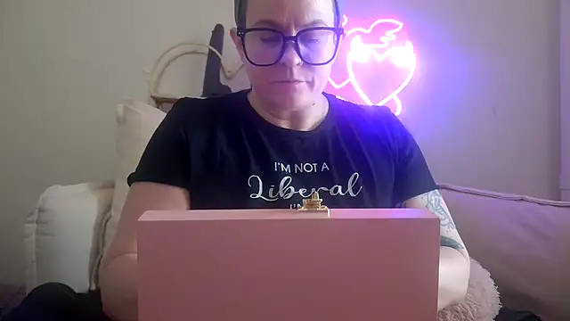 Snapshot of quinnmariexo chatting on 9, 2, 2026 quinnmariexo online show from 9, 2, 2026