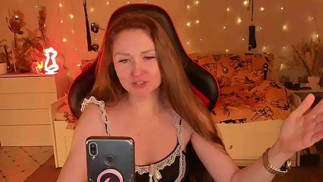 Snapshot of desperatehousewife__ chatting on 8, 11, 2025 desperatehousewife online show from 8, 11, 2025