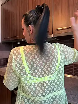 Hotmomcheckk  online show from 10, 3, 2025