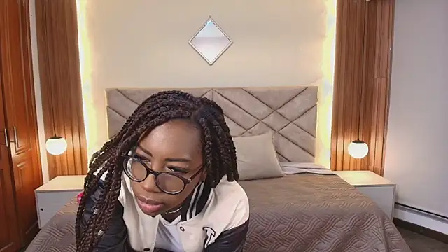 Snapshot of Raquel_jones chatting on 18, 4, 2026 Raquel jones online show from 18, 4, 2026