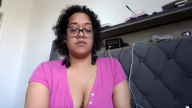 Snapshot of Ladycinnabon1 chatting on 28, 11, 2025 Ladycinnabon1 online show from 28, 11, 2025