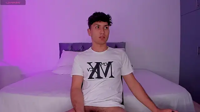 Valerio James7 online show from 3, 3, 2025