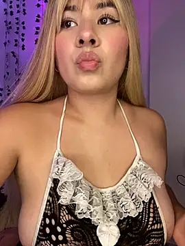 Snapshot of Grecia_21 chatting on 18, 12, 2024 Grecia 21 online show from 18, 12, 2024