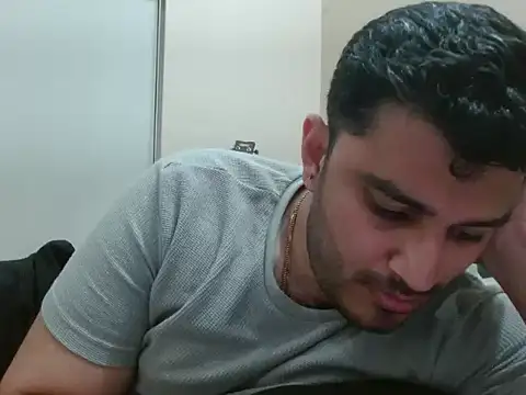 Snapshot of robintoit chatting on 25, 5, 2026 robintoit online show from 25, 5, 2026