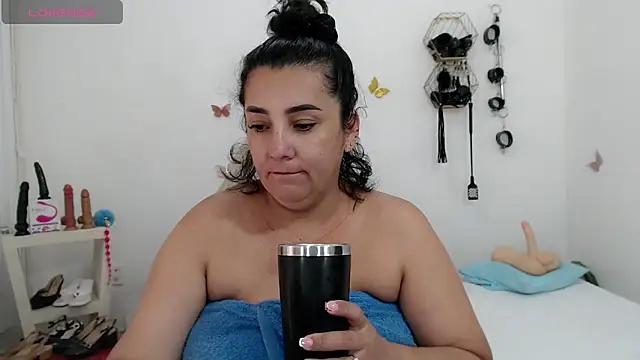 Snapshot of mom_hot__ chatting on 9, 5, 2026 mom hot online show from 9, 5, 2026