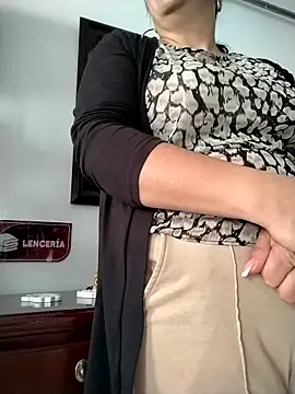 Snapshot of Natasha_milf__ chatting on 21, 4, 2026 Natasha milf online show from 21, 4, 2026