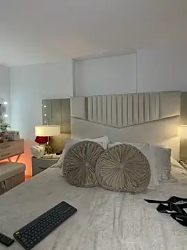  laura 02 online show from 4, 2, 2026