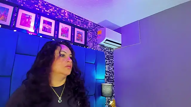 Snapshot of hanny_milf chatting on 8, 11, 2025 hanny milf online show from 8, 11, 2025