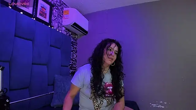 Snapshot of hanny_milf chatting on 20, 11, 2025 hanny milf online show from 20, 11, 2025