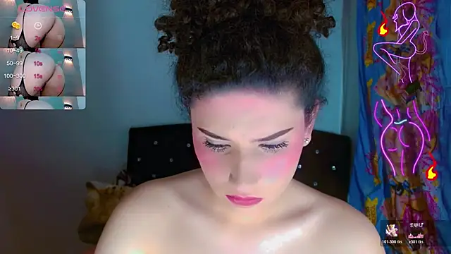 Snapshot of DoveCameron_ chatting on 31, 10, 2025 DoveCameron online show from 31, 10, 2025