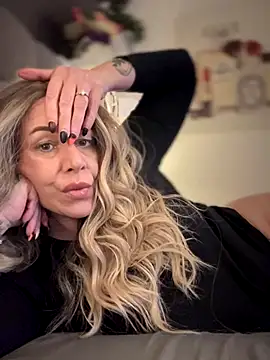 blondebitch2 online show from 10, 11, 2025