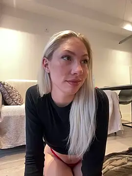 Snapshot of LuisaBecker chatting on 26, 12, 2024 LuisaBecker online show from 26, 12, 2024