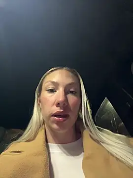 Snapshot of LuisaBecker chatting on 13, 2, 2025 LuisaBecker online show from 13, 2, 2025