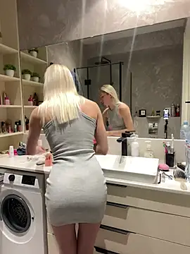 Snapshot of LuisaBecker chatting on 27, 2, 2025 LuisaBecker online show from 27, 2, 2025