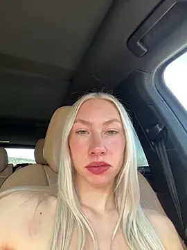 Snapshot of LuisaBecker chatting on 16, 3, 2025 LuisaBecker online show from 16, 3, 2025