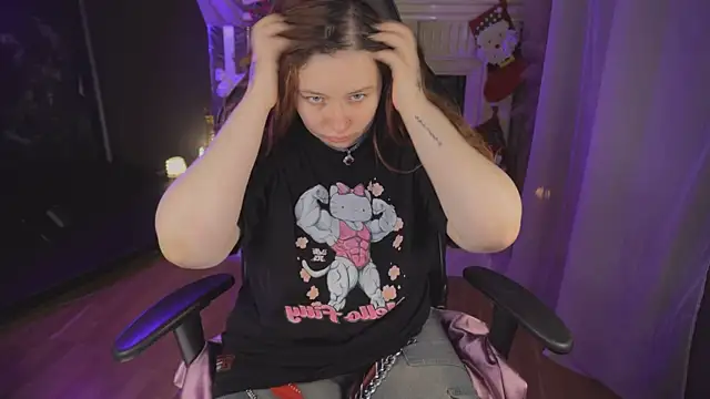 Snapshot of carolina_elf chatting on 14, 12, 2025 carolina elf online show from 14, 12, 2025