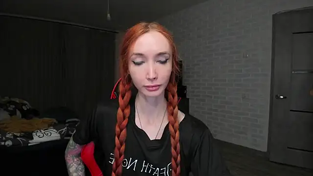 Snapshot of Roxy_Silver chatting on 14, 10, 2025 Roxy Silver online show from 14, 10, 2025