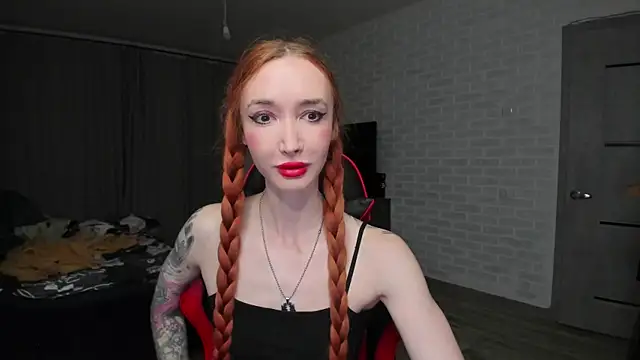 Snapshot of Roxy_Silver chatting on 26, 10, 2025 Roxy Silver online show from 26, 10, 2025