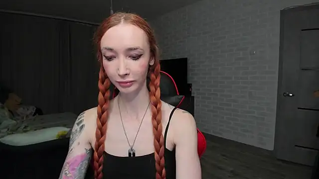 Snapshot of Roxy_Silver chatting on 27, 10, 2025 Roxy Silver online show from 27, 10, 2025