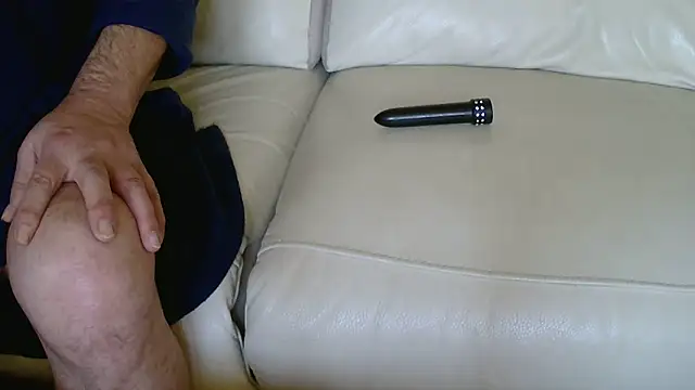 Snapshot of claudemichel chatting on 14, 10, 2025 claudemichel online show from 14, 10, 2025