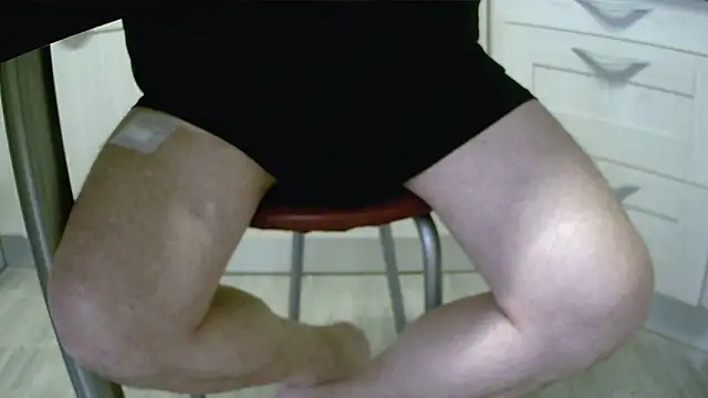 Snapshot of claudemichel chatting on 25, 10, 2025 claudemichel online show from 25, 10, 2025