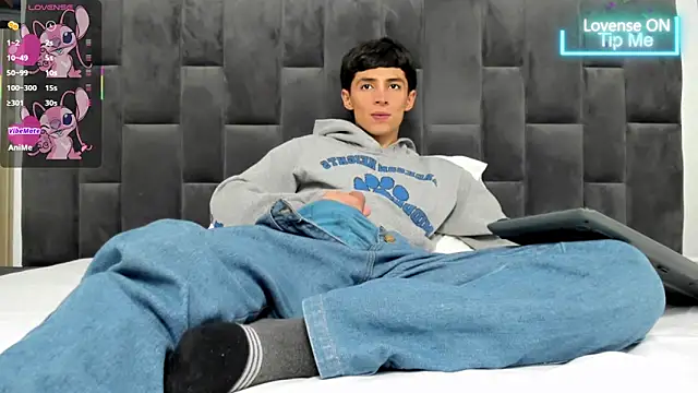 Adam Clay21 online show from 5, 3, 2025