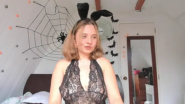 Snapshot of Sophy_Bunny chatting on 18, 10, 2025 Sophy Bunny online show from 18, 10, 2025