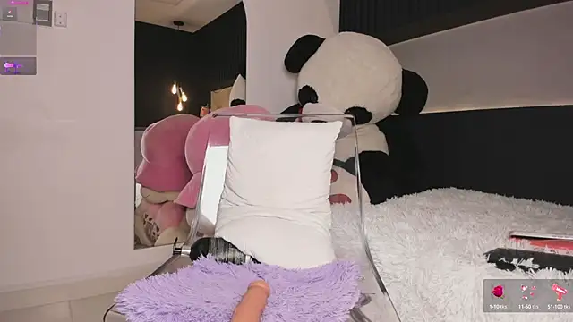 Snapshot of selenne_schmitt chatting on 10, 9, 2025 selenne schmitt online show from 10, 9, 2025