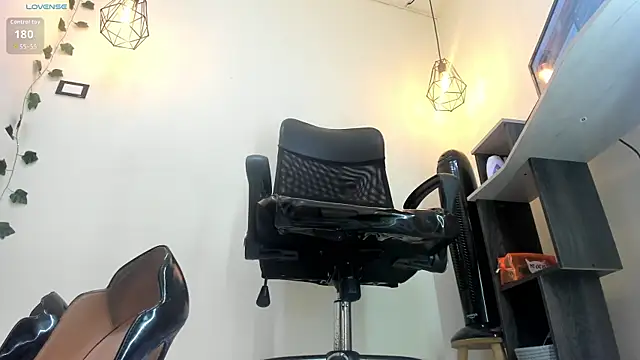 Snapshot of victoria_Christie chatting on 27, 11, 2025 victoria Christie online show from 27, 11, 2025