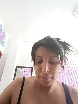 tiffani  love online show from 10, 9, 2025